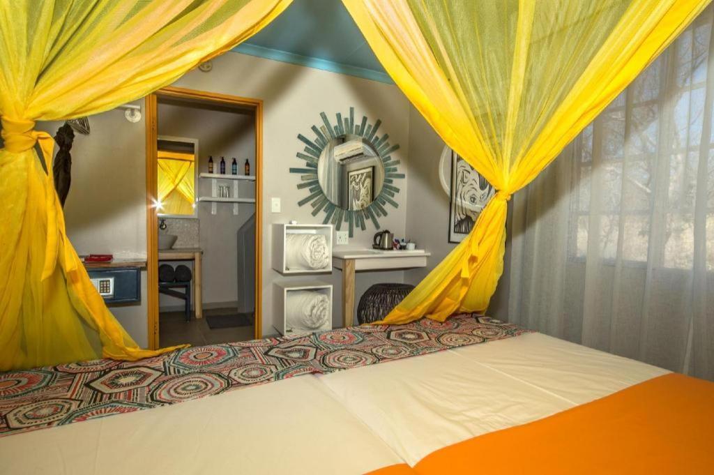 Hotel Etosha Safari Camp, Etosha National Park, Namibia Okaukuejo Esterno foto